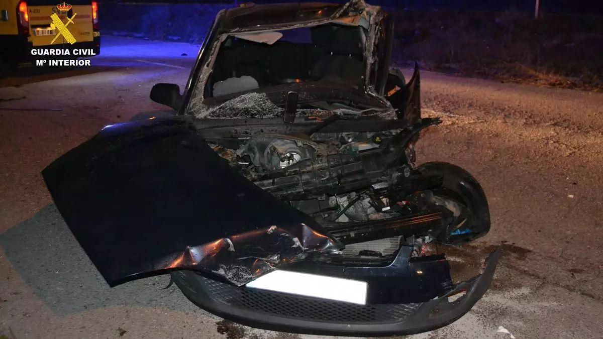 Así quedo el coche accidentado tras chocar con el camión investigado.