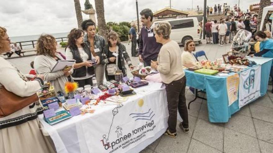 Escaparate de solidaridad en Torrevieja