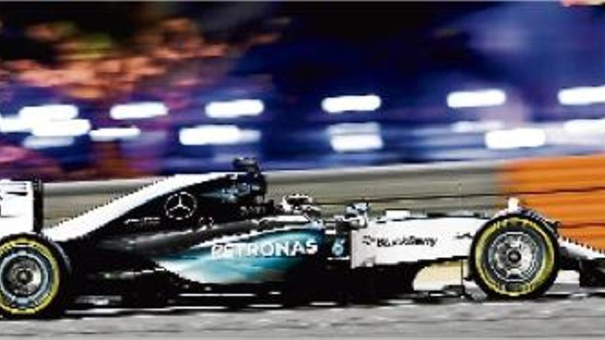 Lewis Hamilton no va donar cap possibilitat als seus rivals en el circuit de Bahrain