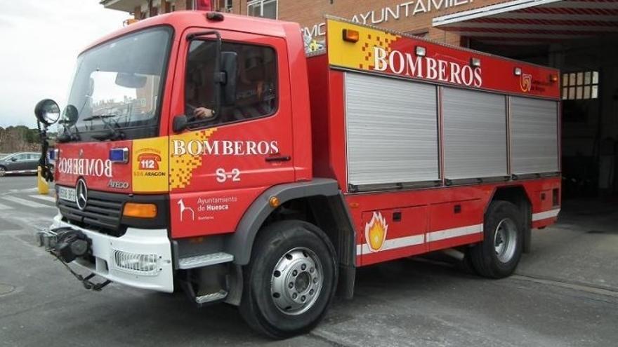 Rescatada una persona intoxicada y con quemaduras en el incendio de su piso en Huesca