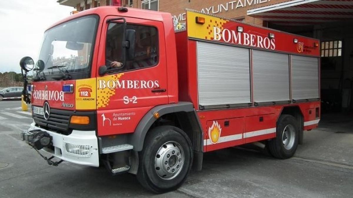 Camión de bomberos en Huesca.