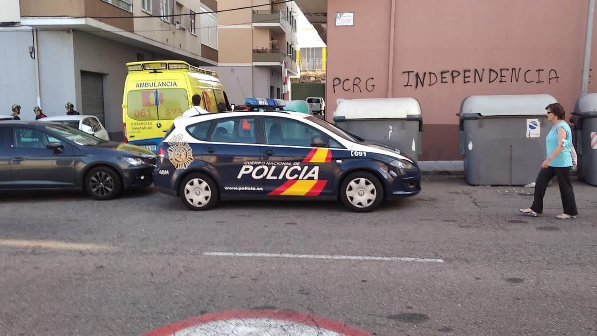 Los servicios de emergencias en Monte do Quinxo donde estaba atrincherado el hombre