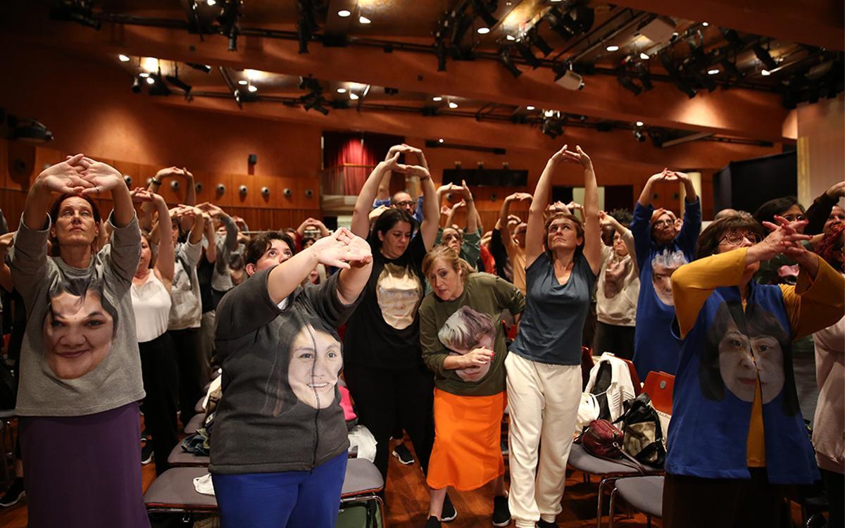 'La gata perduda',  la ópera comunitaria del Raval encandila el Liceu