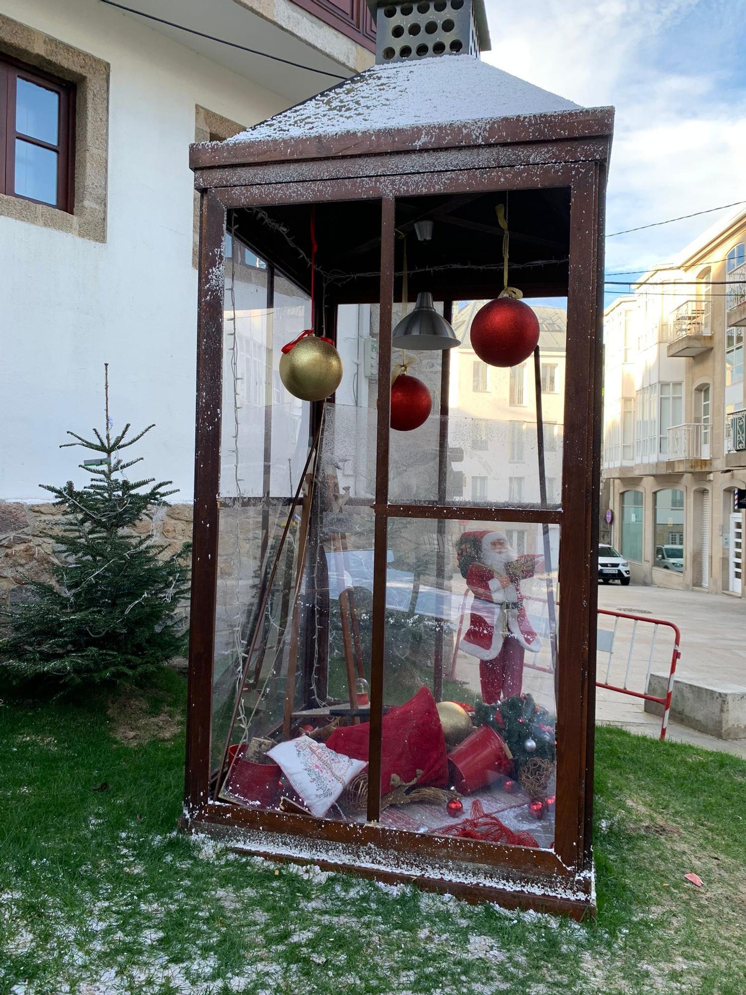 Decoración navideña destrozada tras Fin de Año en Vigo