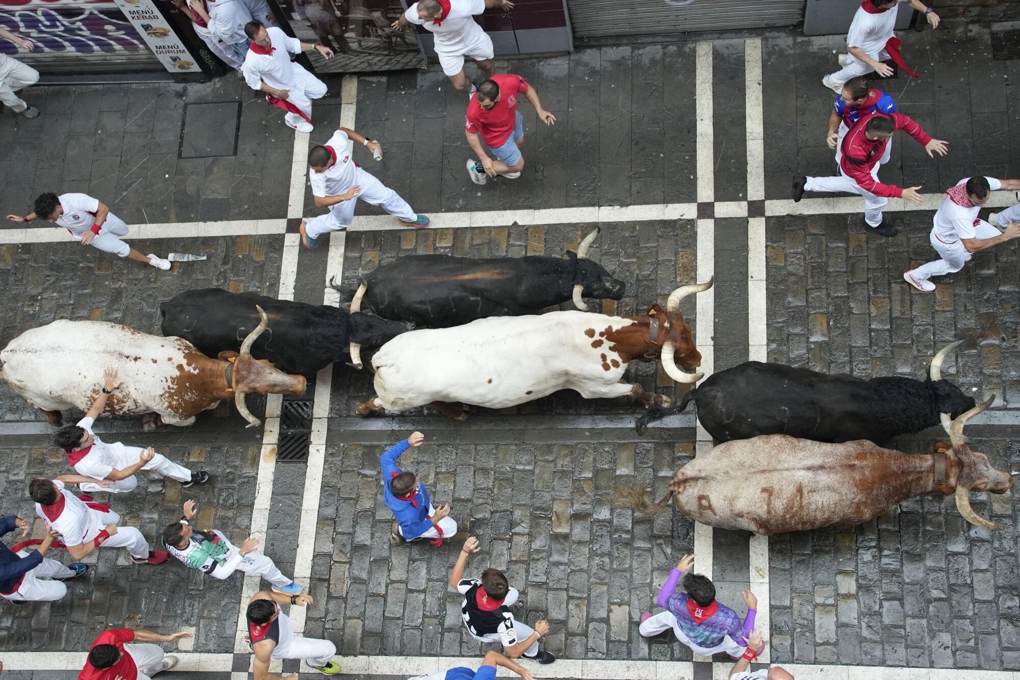 El primer encierro de los Sanfermines 2025, en imágenes.