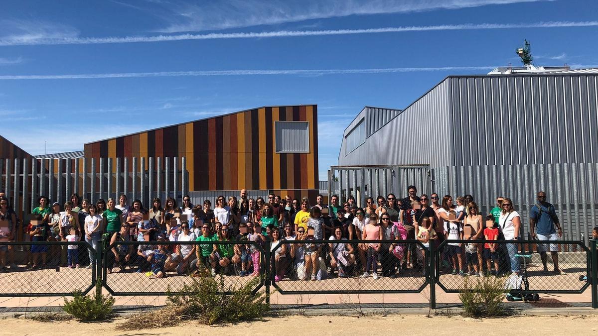 Protesta por la falta de auxiliares de educación especial.