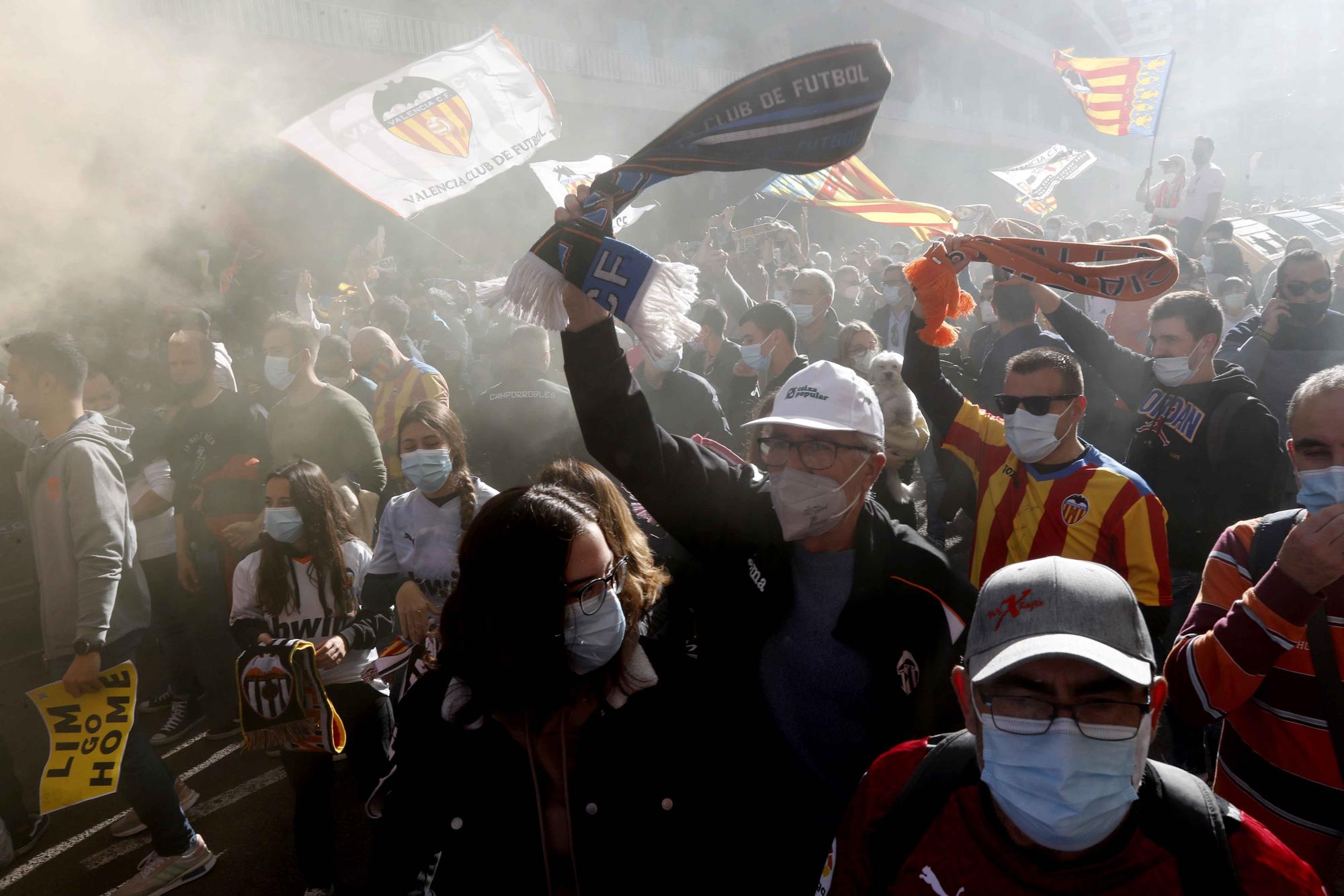 Manifestación contra Peter Lim