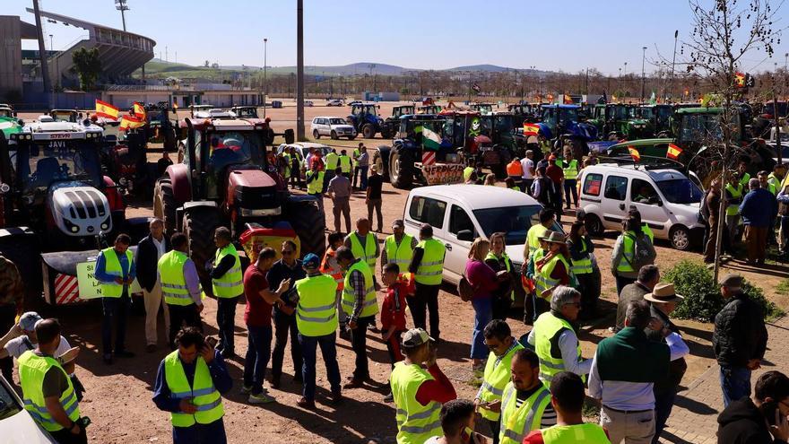 Las tractoradas de protesta llegan a Córdoba y se concentran en El Arenal