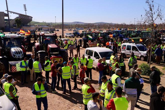 Las tractoradas de protesta llegan a Córdoba y se concentran en El Arenal