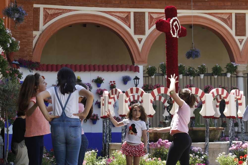 La Cruces abren el Mayo festivo