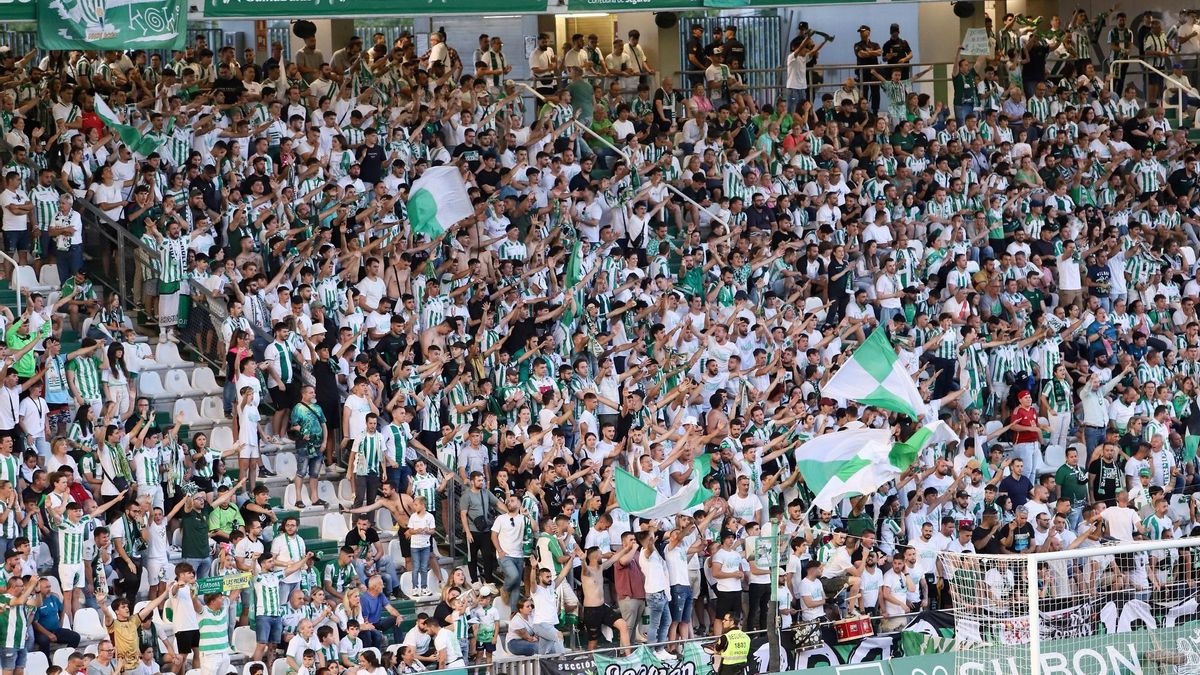 Aficionados del Córdoba CF este domingo, en el partido ante la Ponferradina.