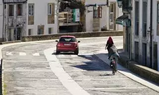 El bipartito encargará un nuevo diseño para la rúa Castrón Douro que incluya la bajada de la rasante