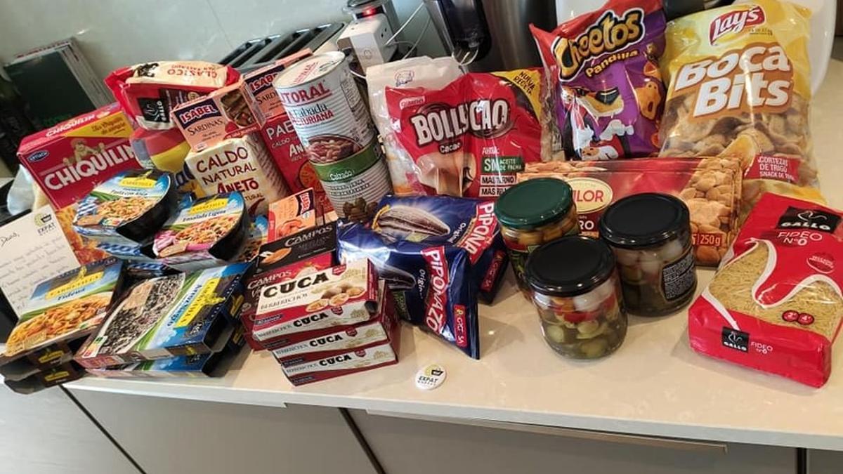 Imagen de una cesta de Expat Market con productos españoles