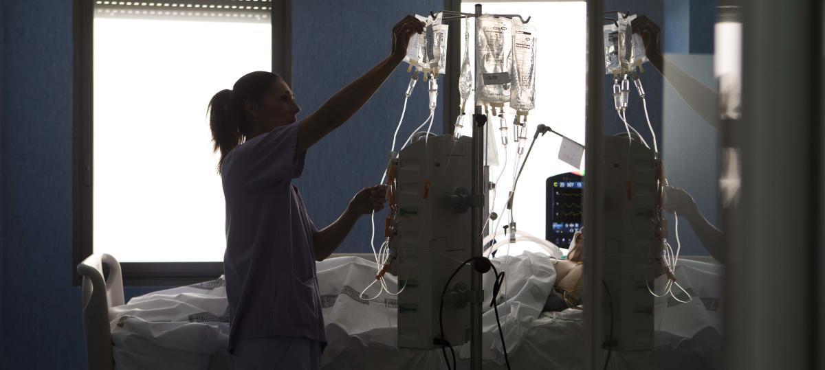 Unidad de Cuidados Intensivos de un hospital de la provincia, en imagen de archivo