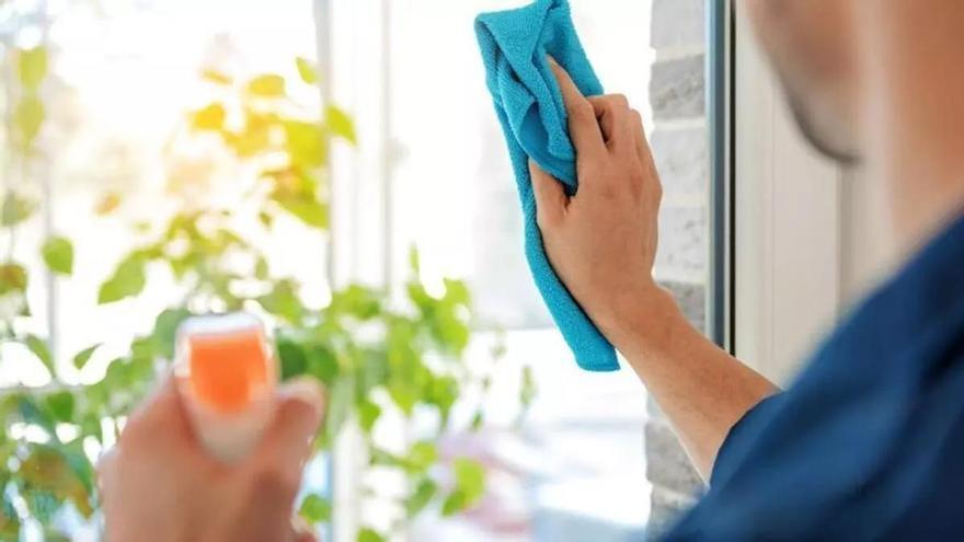 Los hombres ganan presencia en el sector del empleo del hogar, que sigue muy feminizado