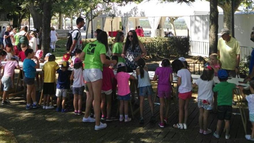 Los niños durante la actividad cultural