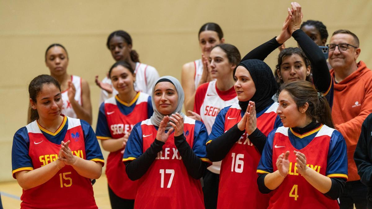 El baloncesto, una salida para las refugiadas de Shatila