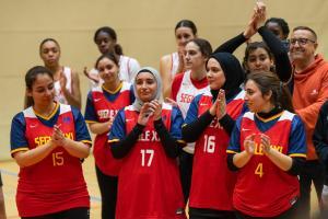 El baloncesto, una salida para las refugiadas de Shatila