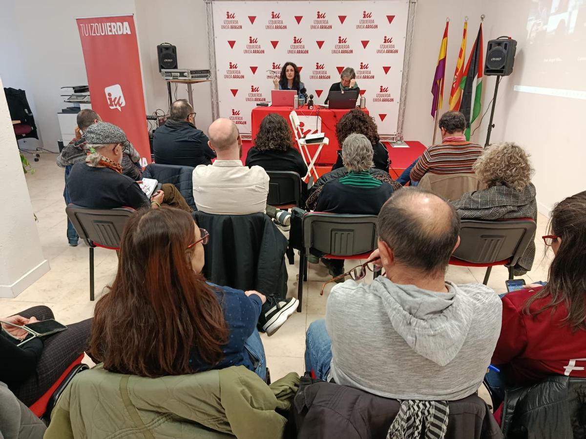 Abengochea durante el encuentro de la Coordinadora autonómica de IU en su sede en Zaragoza.