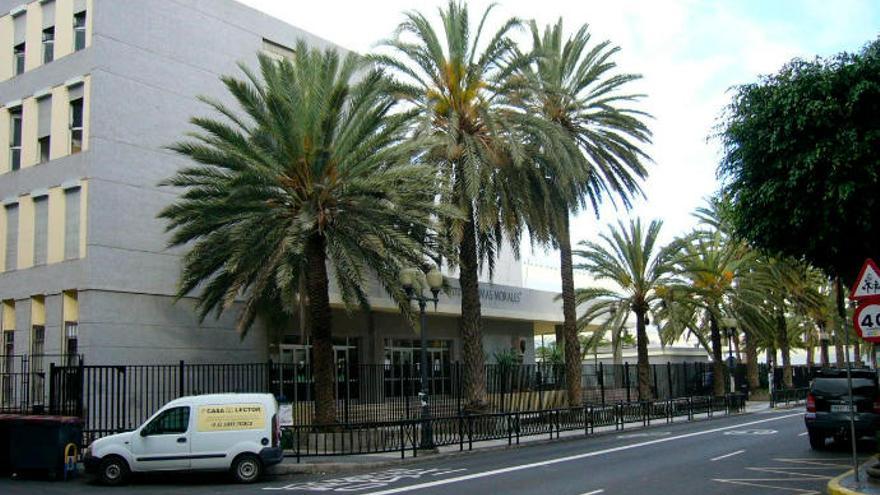 Vista de la fachada del instituto Tomás Morales en la capital grancanaria.