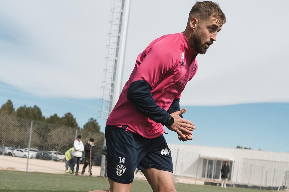 Jorge Pulido, durante un entrenamiento esta semana en la Base Aragonesa.
