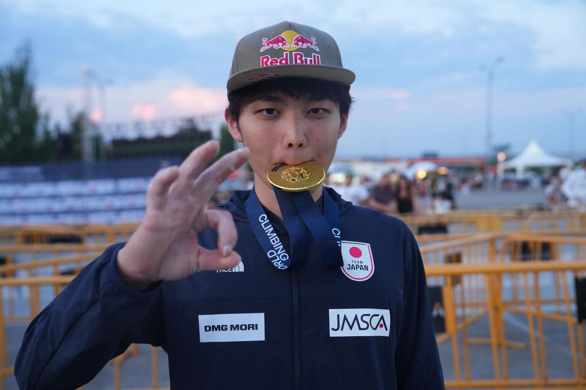 Sorato Anraku tras ganar la medalla de oro de boulder masculino en la World Climbing Series Comunidad de Madrid 2026