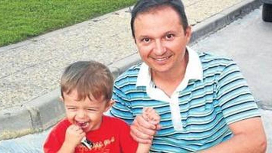 Cuelgan en &#039;Twitter&#039; una foto de José Bretón con su hijo