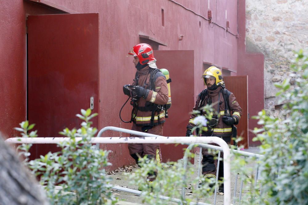 Incendi d''una nau a Sant Feliu de Guíxols prop de la sala Las Vegas.