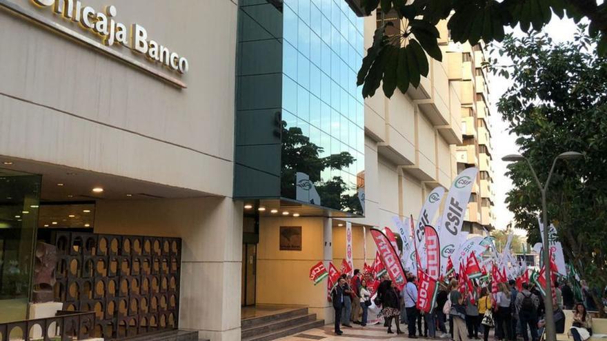 Los accionistas de Unicaja Banco respaldan a Isidro Rubiales