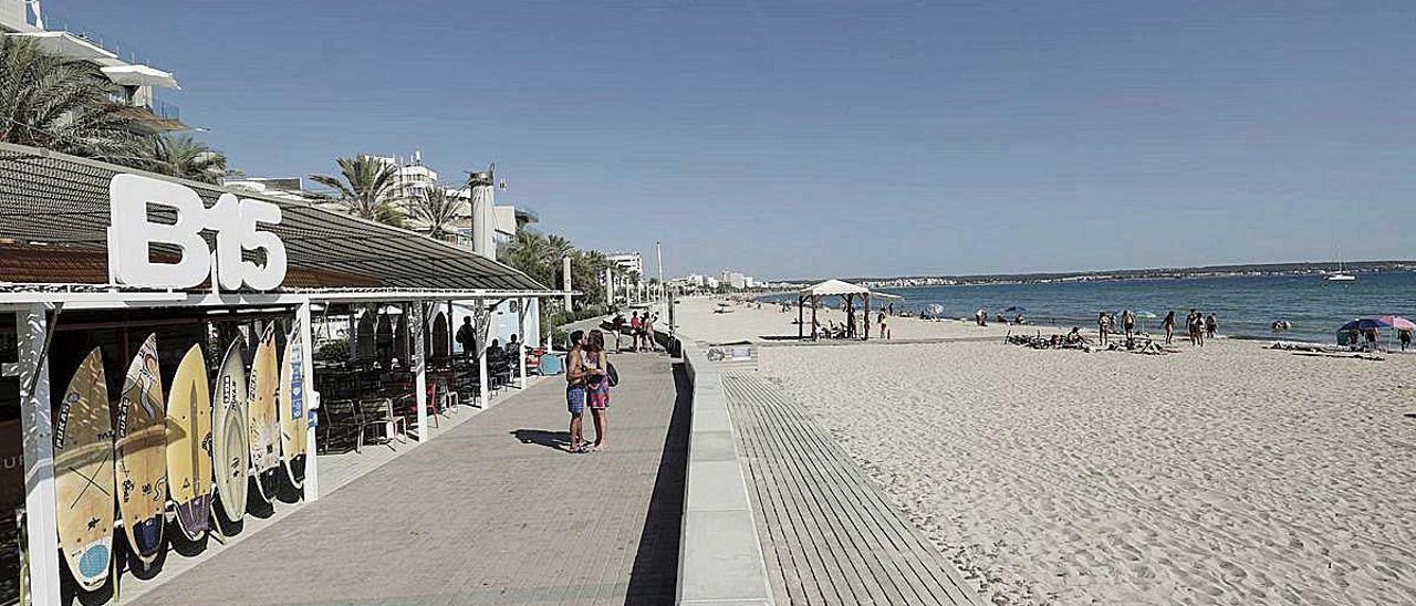 Platja de Palma vacía,  en el atípico verano de la pandemia.