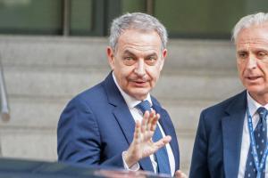 El juez imputa a las hijas de Zapatero y a su secretaria en el 'caso Plus Ultra'