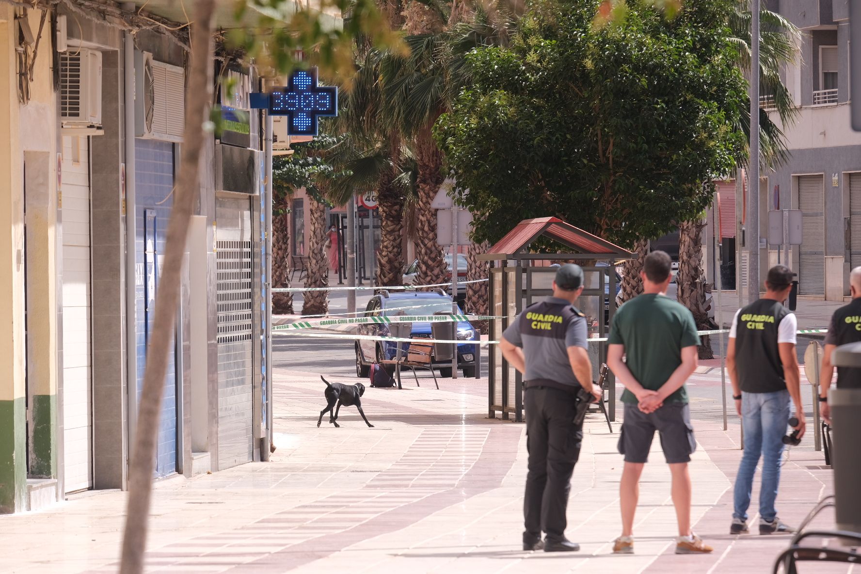 La Guardia Civil explosiona la mochila sospechosa en Sax y descarta la presencia de una bomba