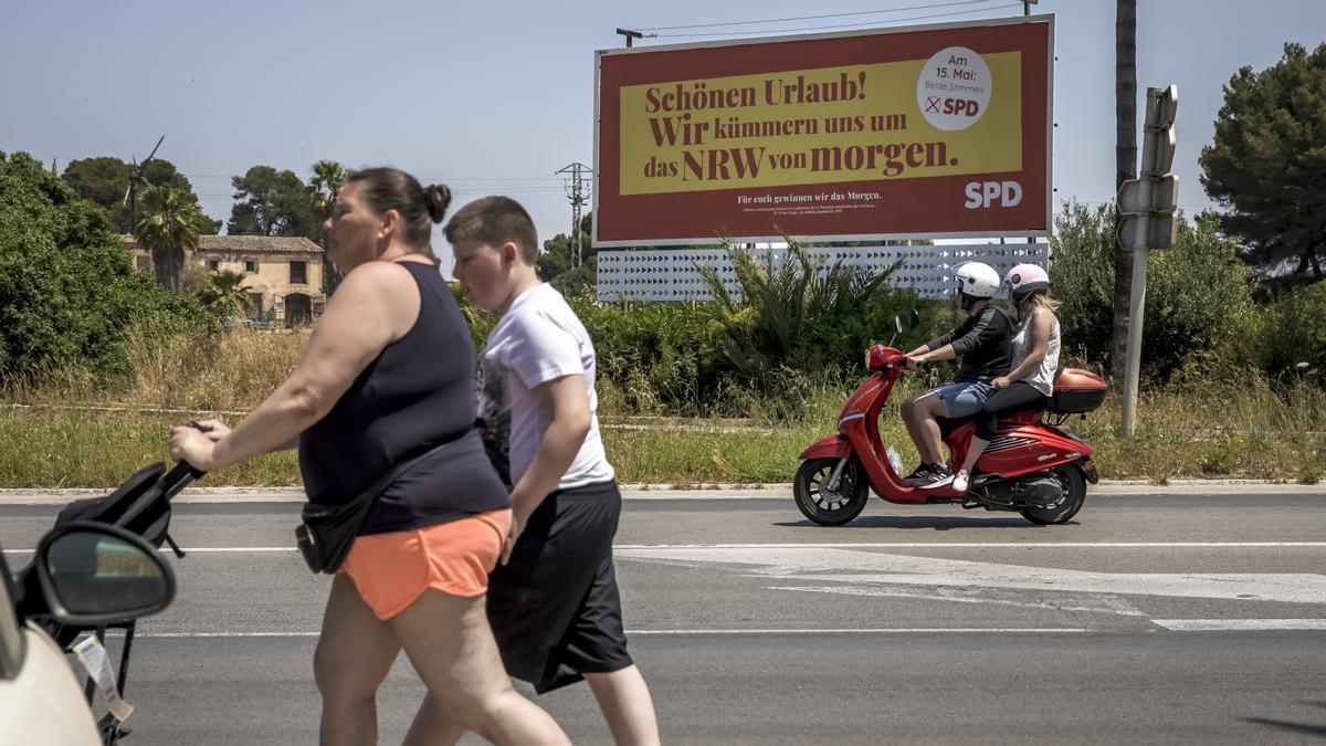 Imagen de la imponente valla electoral del SPD en Can Pastilla.