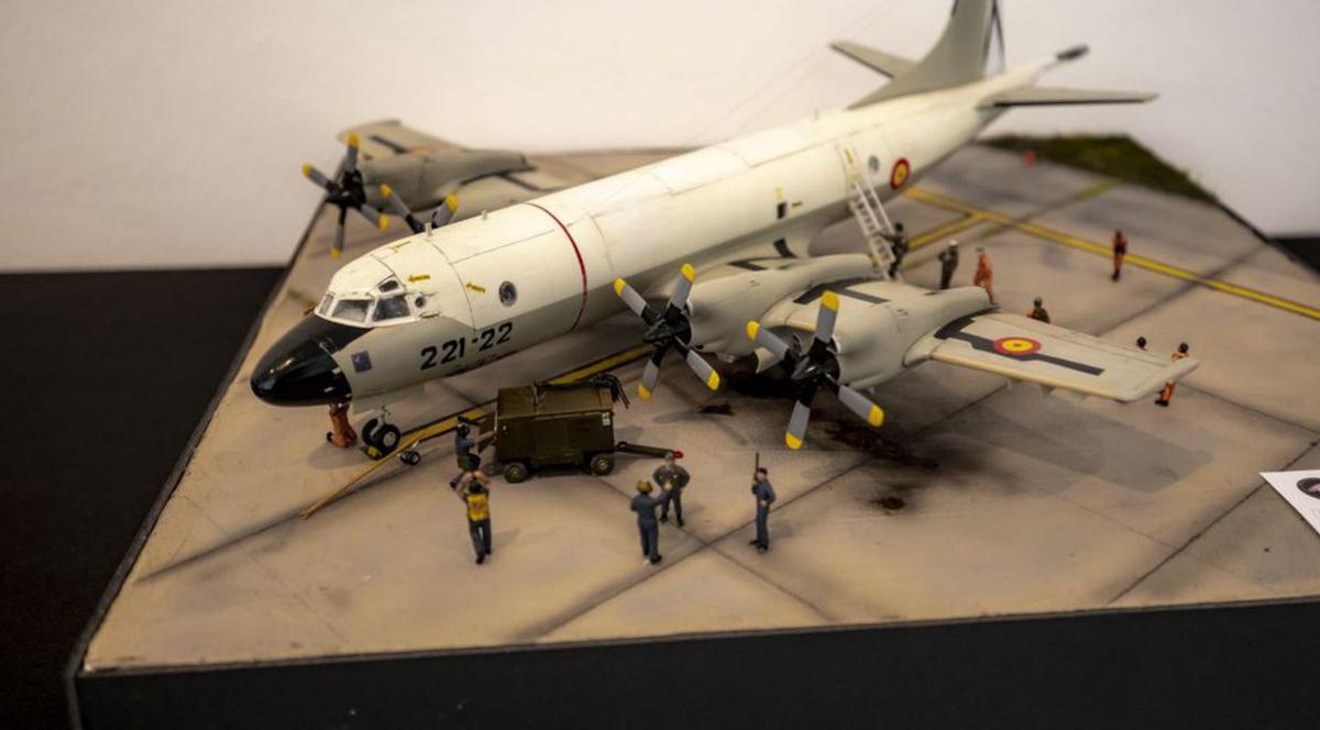 Modelo de un avión militar, uno de los muchos expuestos. | B. RAMON