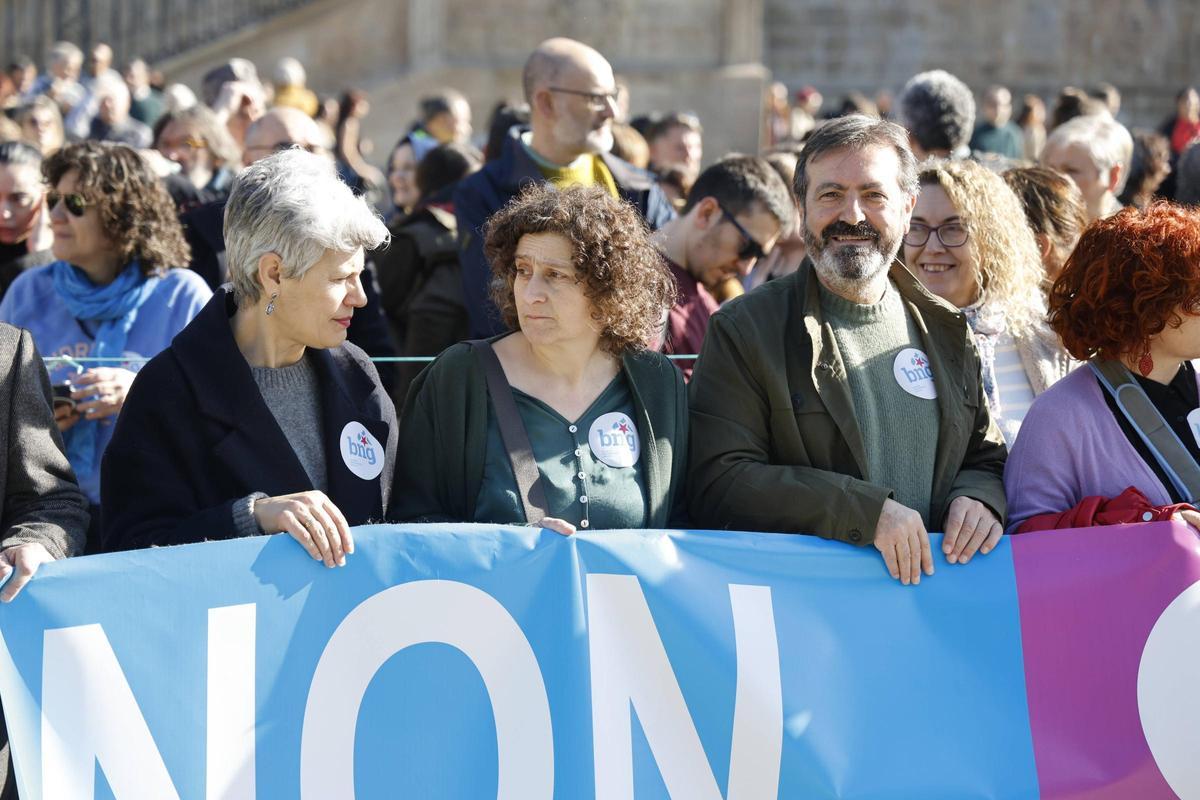 Miles de personas toman las calles de Santiago en defensa de la sanidad ...