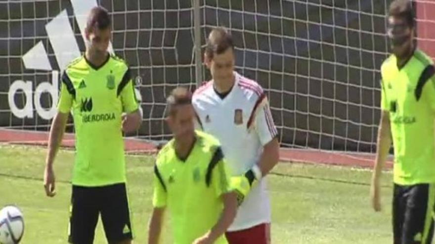 Casillas y De Gea, protagonistas del rondo en el entrenamiento