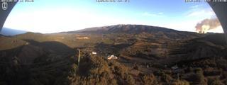 El fuego avanza sin control y hay desalojos en La Palma