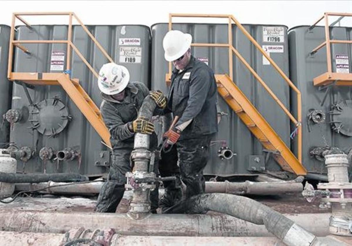 Una planta d’extracció d’hidrocarburs amb ’fracking’, a Dakota del Nord.