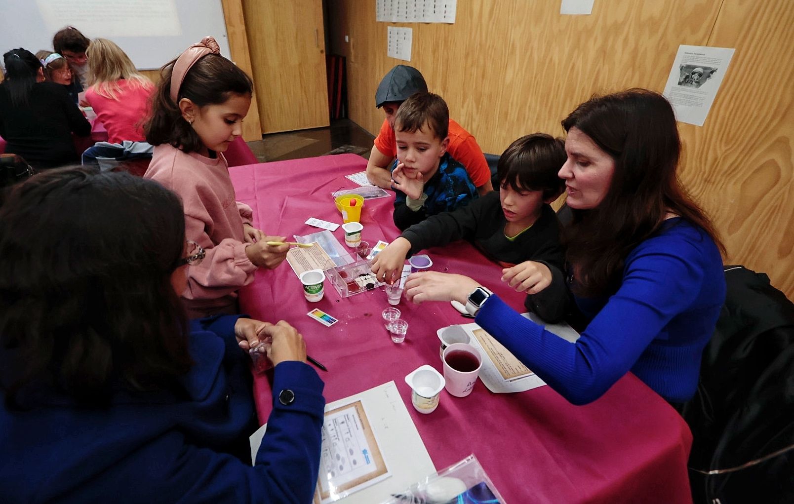 Talleres científicos en el Museo de la Ciencia y el Cosmos.