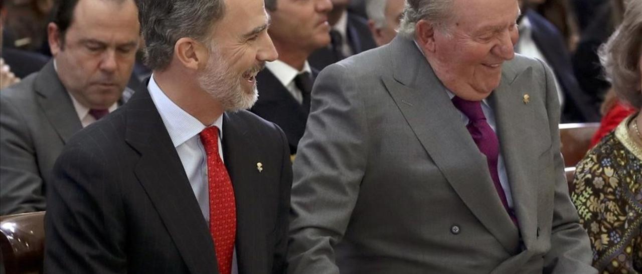 Felipe VI y el rey emérito Juan Carlos, en una imagen de archivo