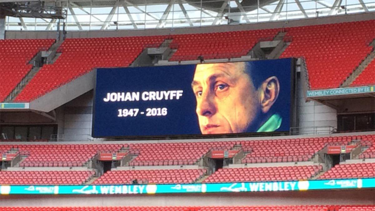 La imagen de Cruyff que presidirá Wembley este martes