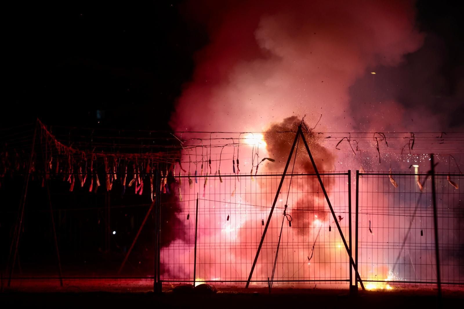 La primera Mascletà de "Pólvora tot l'any" de Alicante, en imágenes