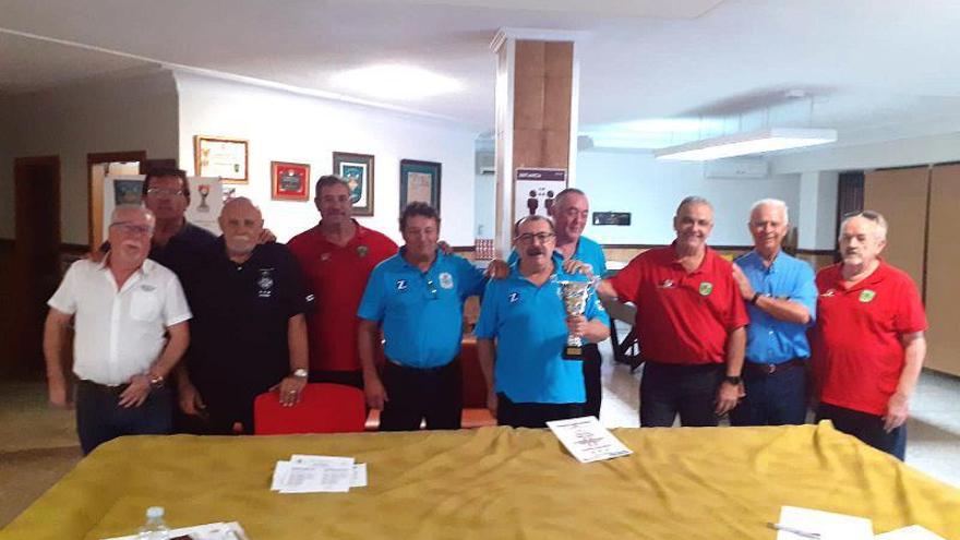 La afición al billar americano rejuvenece el club de Alzira