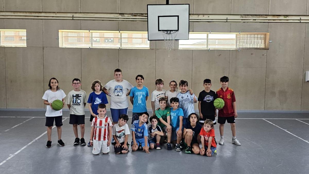 El baloncesto se asienta en apenas tres años en Llanera y ya suma 60 integrantes: "El proyecto ha tenido muy buena acogida"