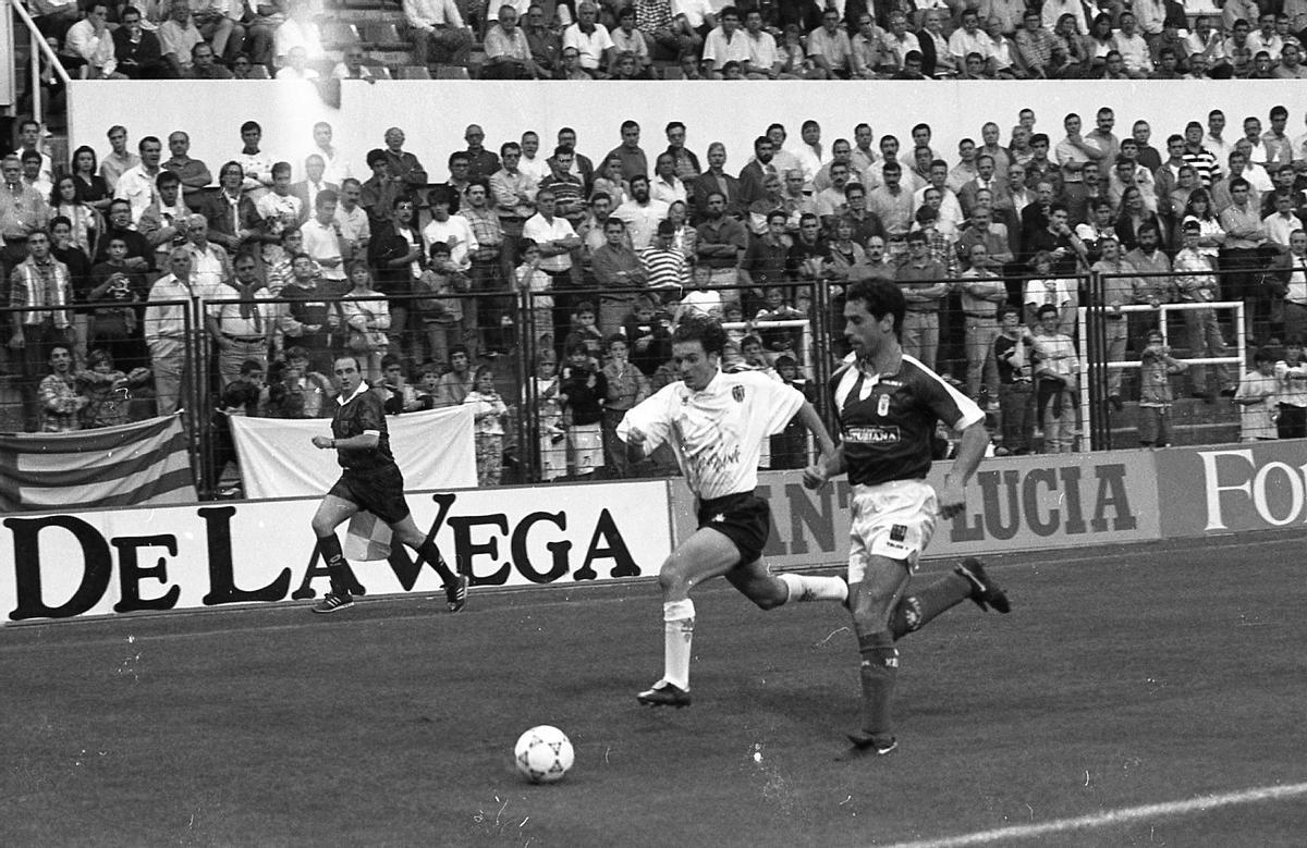 Pedja Mijatovic en un lance del Oviedo-Valencia, en 1993