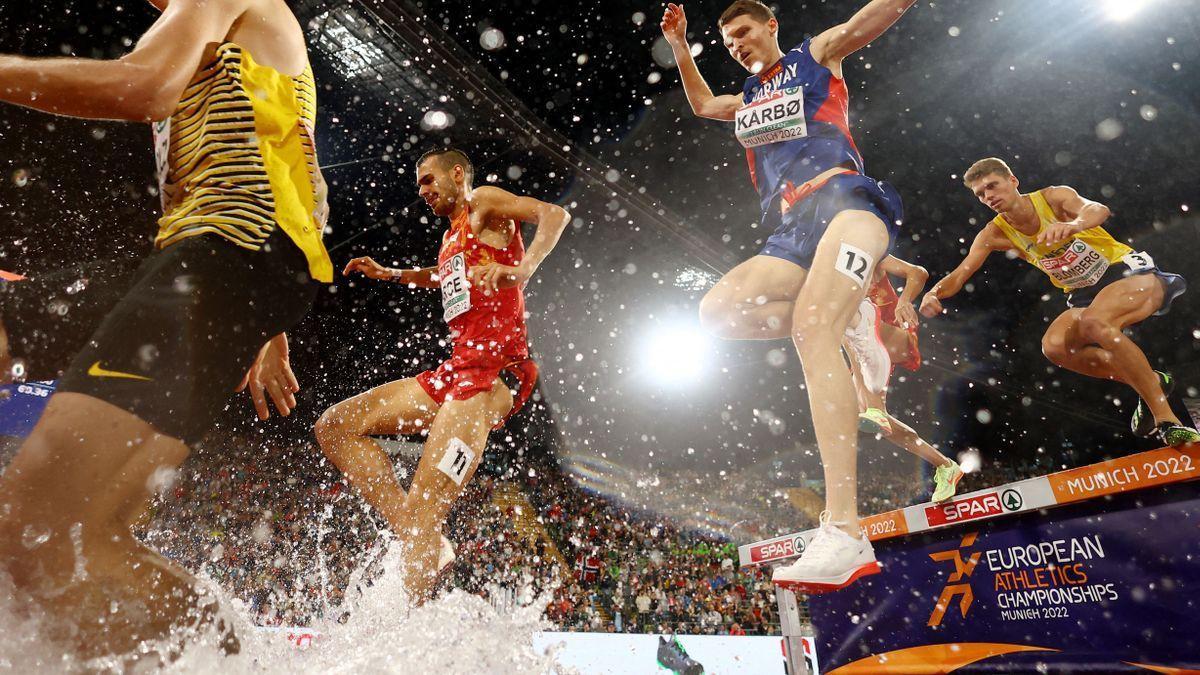 Dani Arce, de rojo, durante la final de los 3.000 obstáculos en Múnich.