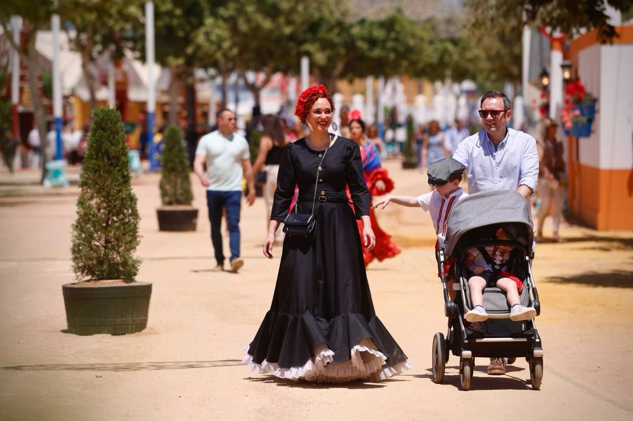 La Feria entra en calor con todas las mesas llenas