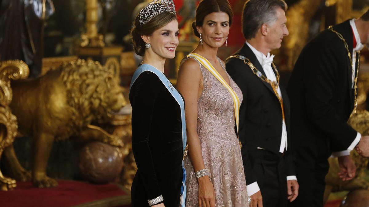 Letizia Ortiz y Juliana Awada en la cena de gala en el Palacio Real de Madrid