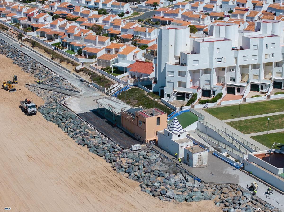 Estado actual del paseo marítimo de Matalascañas.