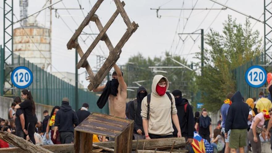 Milers de manifestants mostren el rebuig a  la sentència amb protestes per tot Catalunya